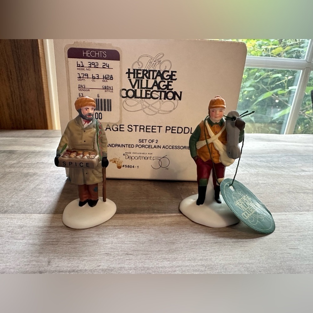 Dept 56 Heritage Village‎ Collection, "Village Street Peddlers", #5804-1